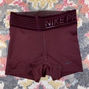 Nike Pros Women’s XS Burgundy